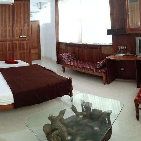 ホテル Dolphin Residency テッカディ エクステリア 写真