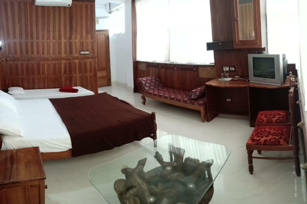 ホテル Dolphin Residency テッカディ エクステリア 写真